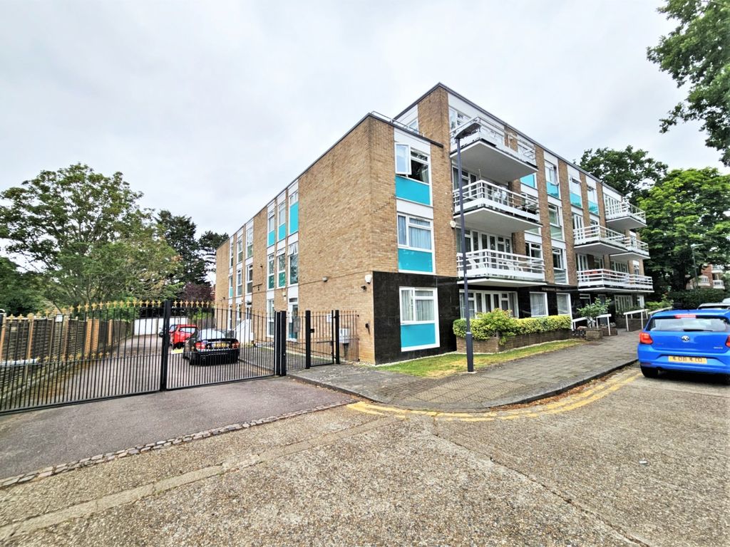 3 bed flat for sale in Windermere Hall, Stonegrove, Edgware, Middlesex