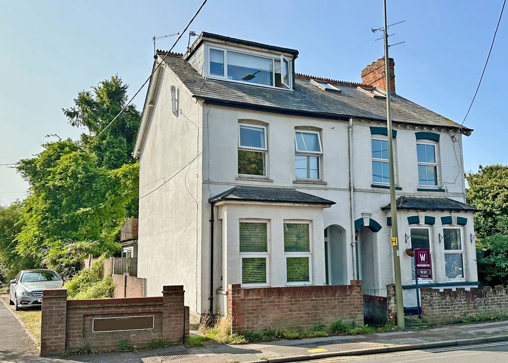 2 bed flat for sale in Station Road, Wallingford OX10, £325,000 Zoopla