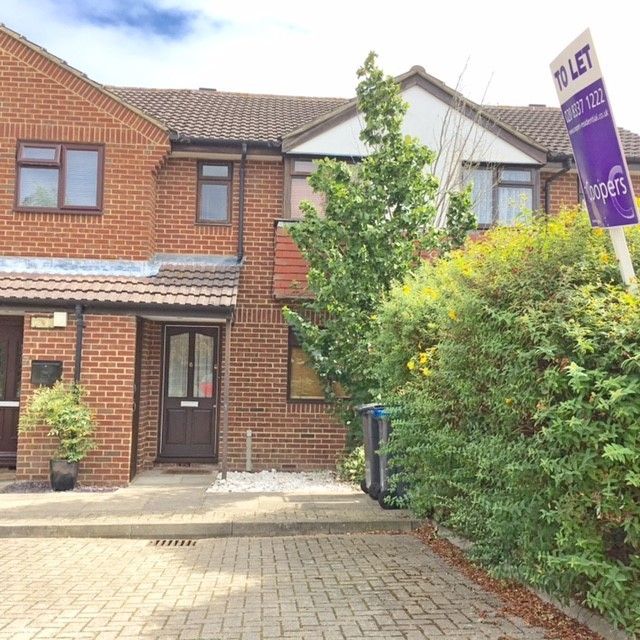 2 bed terraced house for sale in Pembury Avenue, Worcester Park KT4, £