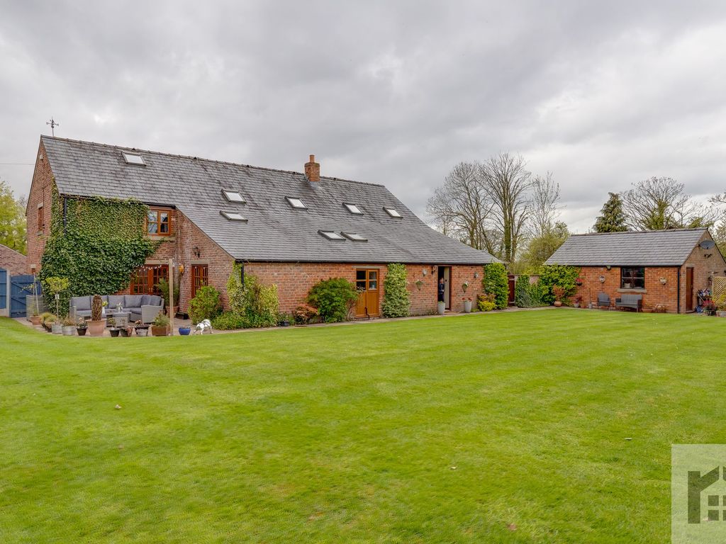 4 bed barn conversion for sale in Runshaw Lane, Euxton PR7 Zoopla