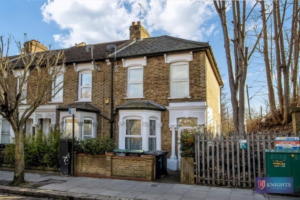 2 bed flat for sale in Pembury Road, Bruce Grove, London N17 Zoopla