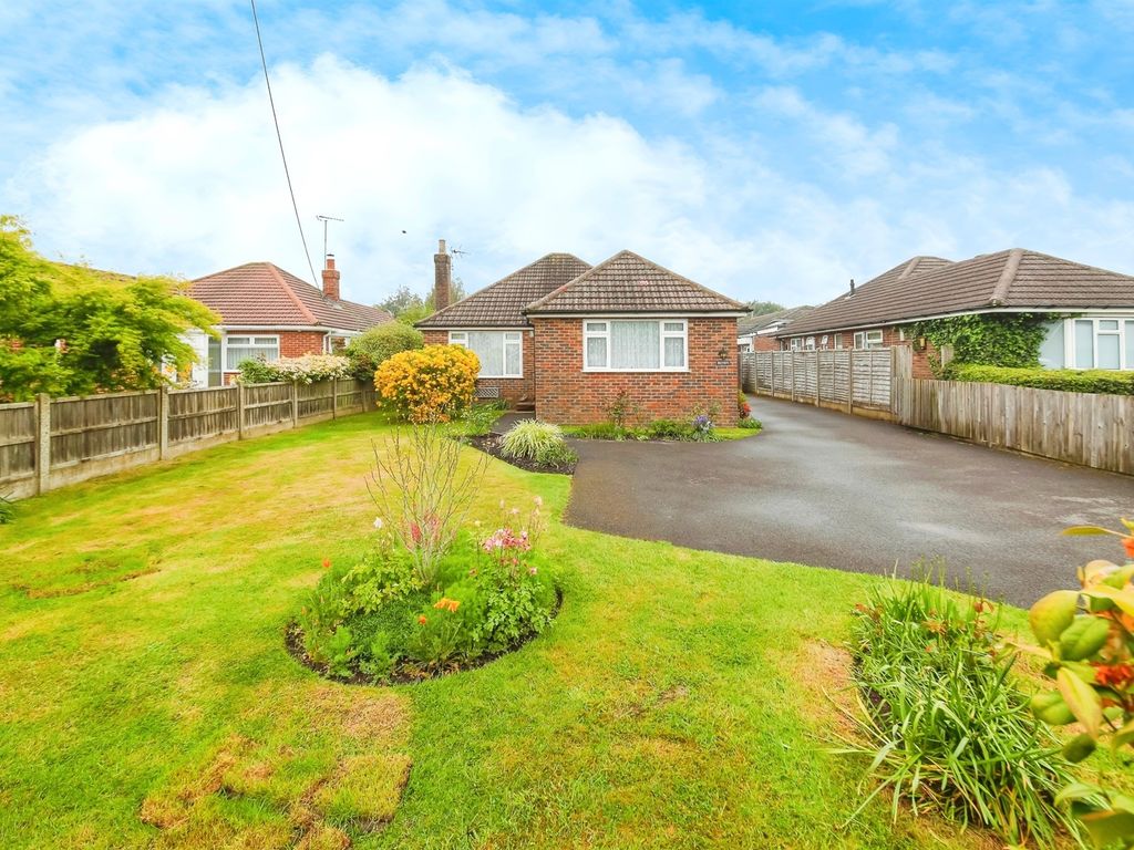 3 bed detached bungalow for sale in Copthorne Bank, Copthorne, Crawley