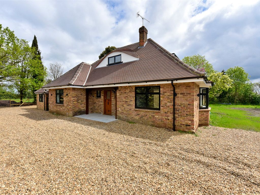 4 bed detached house to rent in Slough Road, Iver, Buckinghamshire SL0