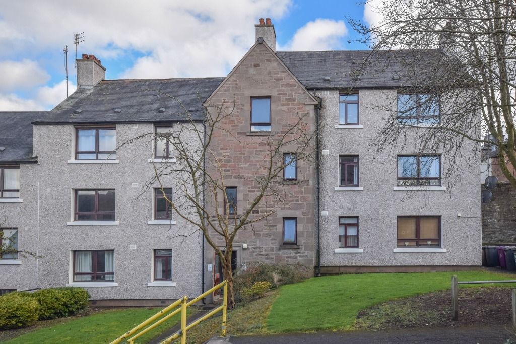 2 bed flat to rent in Goosecroft, Forfar, Angus DD8, £600 pcm Zoopla