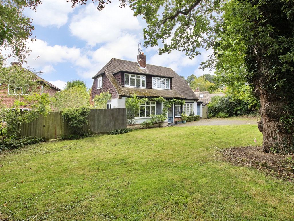 3 bed detached house for sale in Knowsley Way, Hildenborough, Tonbridge