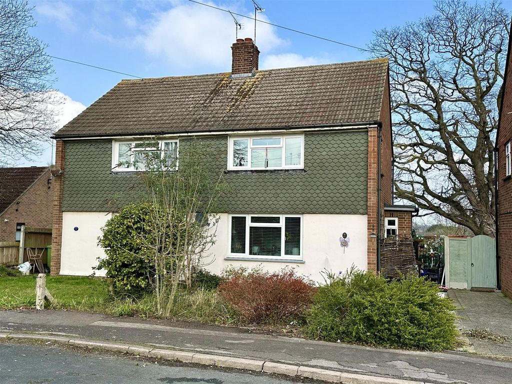 2 bed semidetached house for sale in Hope Close, Mountnessing