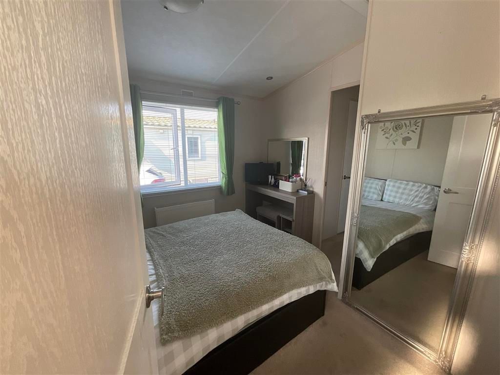 2 bed mobile/park home for sale in Eastern Road, Portsmouth, Hampshire