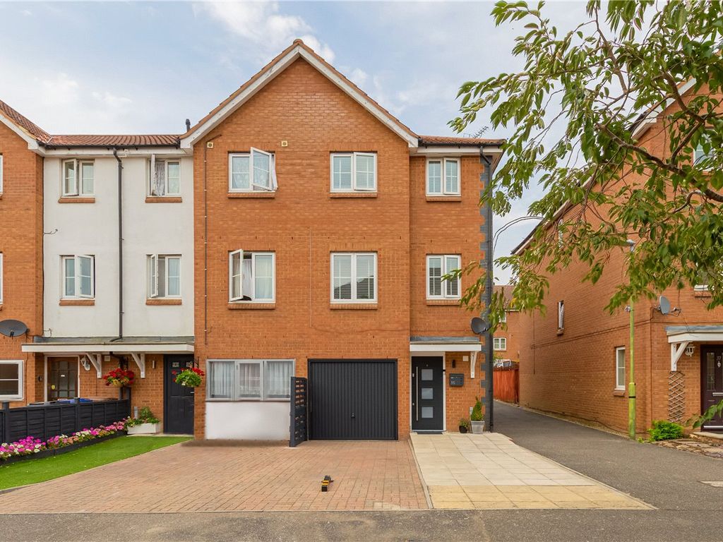 3 bed end terrace house for sale in Chambers Grove, Welwyn Garden City