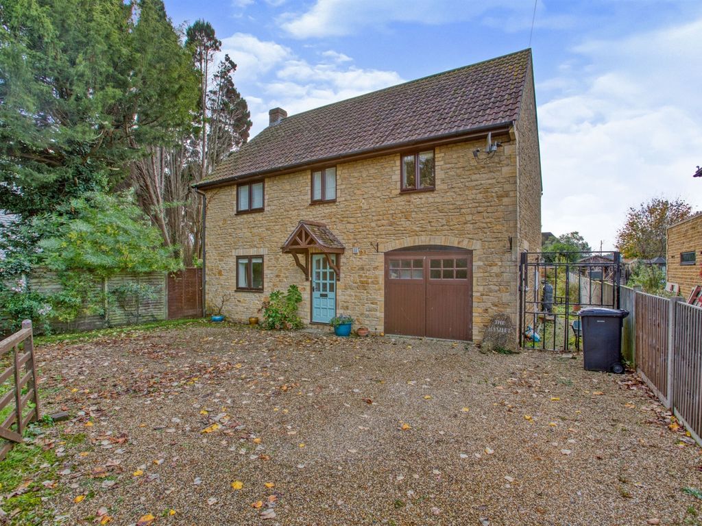 4 bed detached house for sale in Langlands, StokeSubHamdon TA14 Zoopla