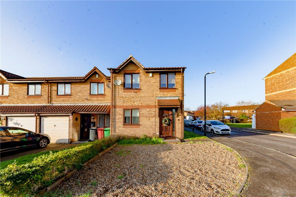 3 bed end terrace house for sale in Lowestoft Drive, Slough, Berkshire