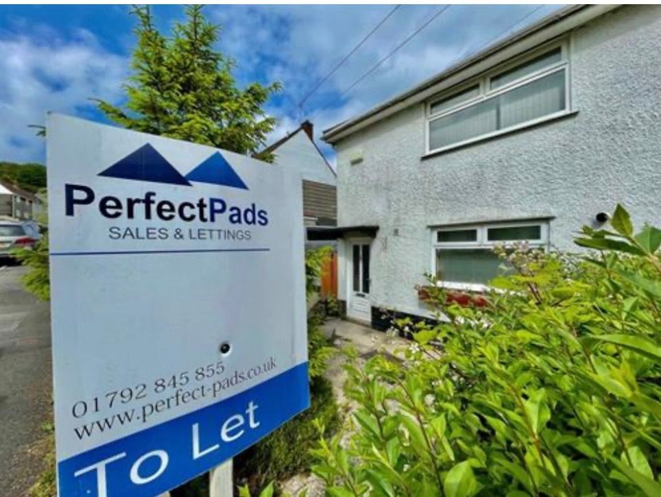 2 bed semidetached house to rent in Tanydarren, Cilmaengwyn