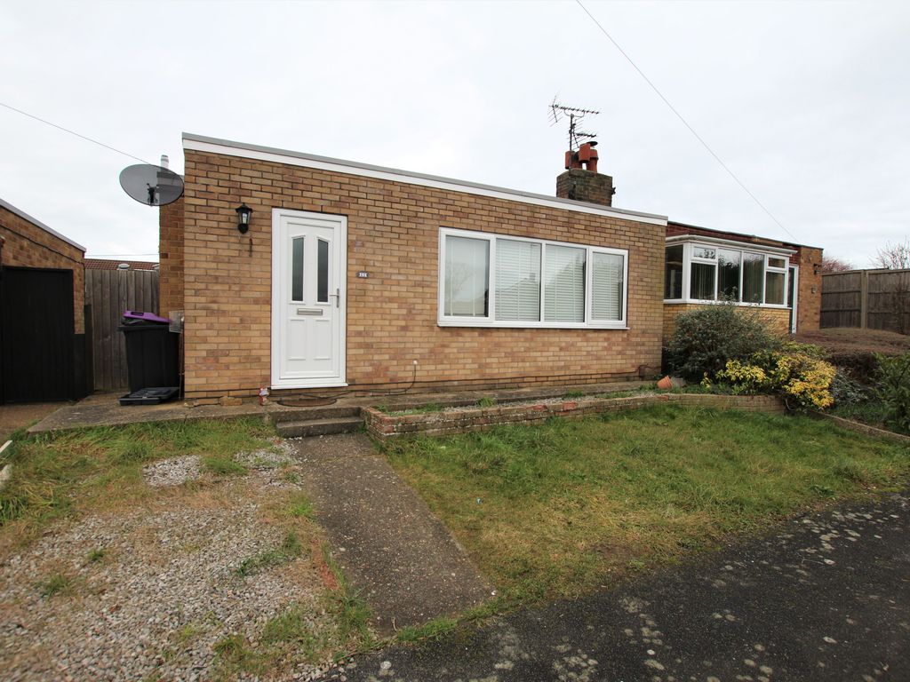 3 bed semidetached bungalow for sale in Orchard Close, Cherry