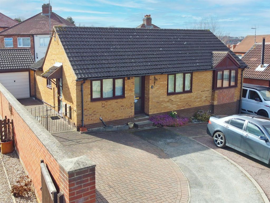 3 bed detached bungalow for sale in Burleigh Close, Carlton, Nottingham