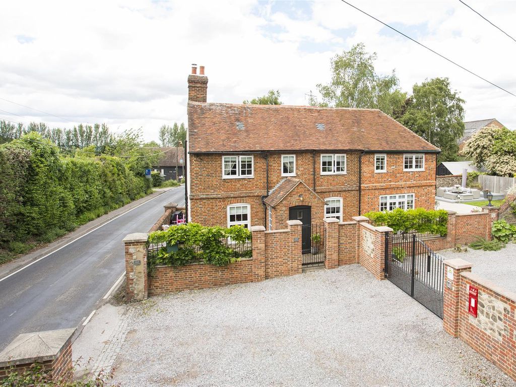 4 bed detached house for sale in Wateringbury Road, East Malling, West