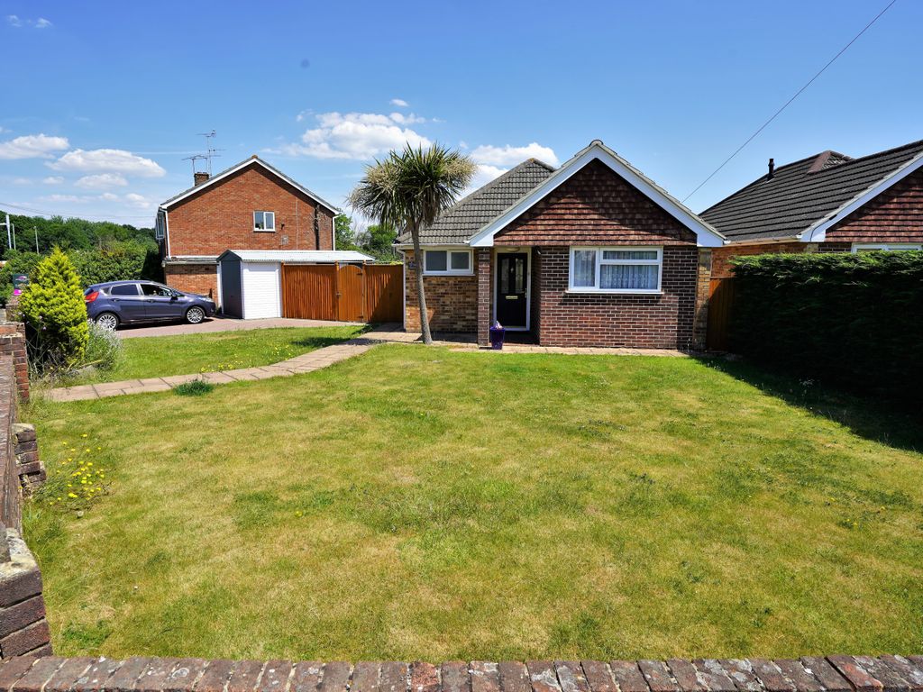 2 bed detached bungalow for sale in Hollybank Road, Hythe, Southampton