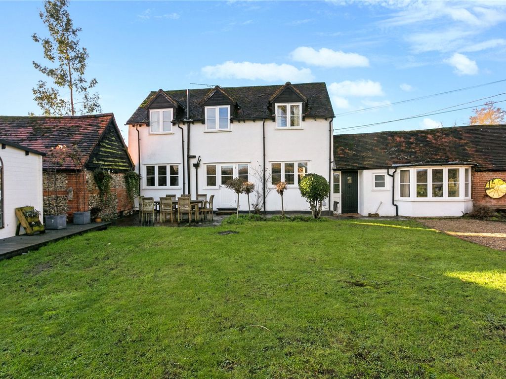 3 bed semidetached house for sale in Westhorpe, Marlow