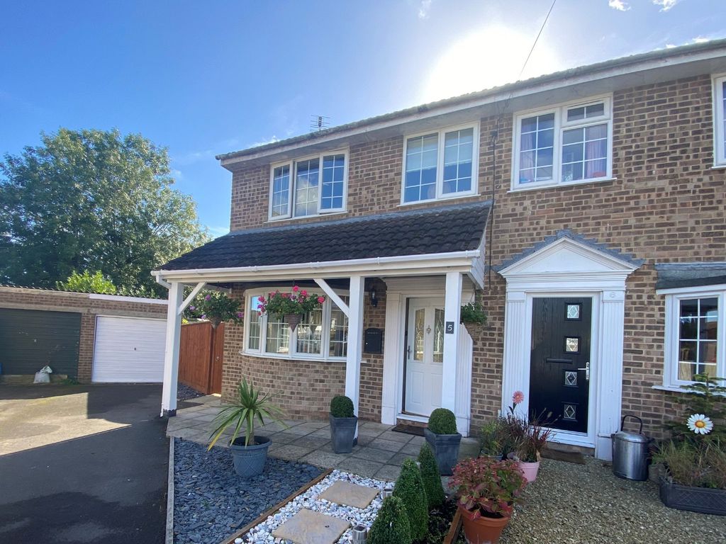 3 bed semidetached house for sale in The Laurels, Gillingham SP8 Zoopla