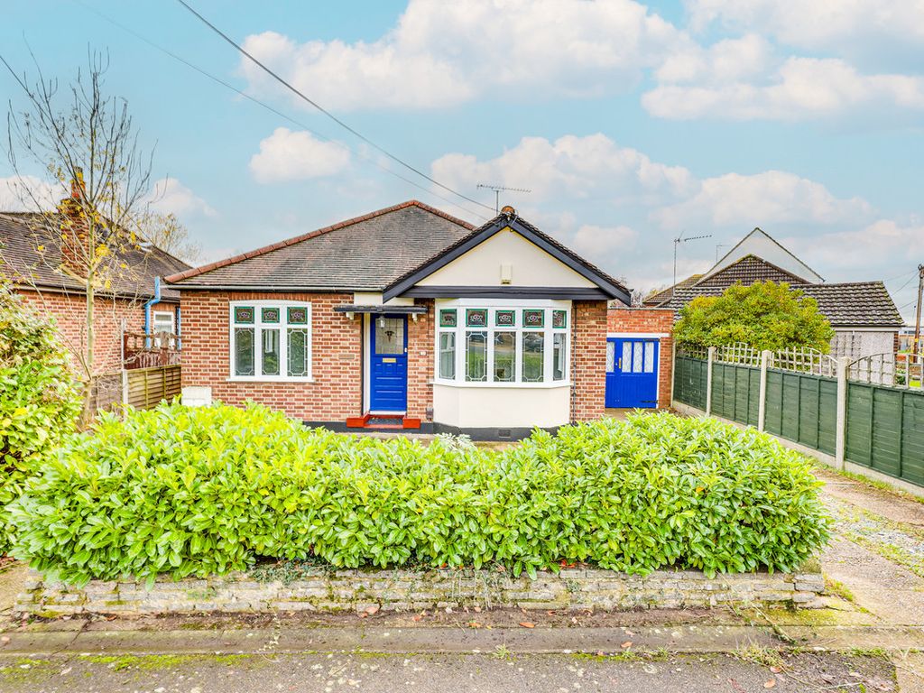 3 bed detached bungalow for sale in Hope Road, Benfleet SS7, £425,000