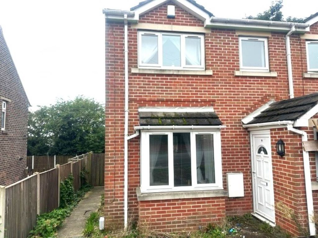 3 bed property to rent in Springwood Road, Hoyland, Barnsley S74, £695