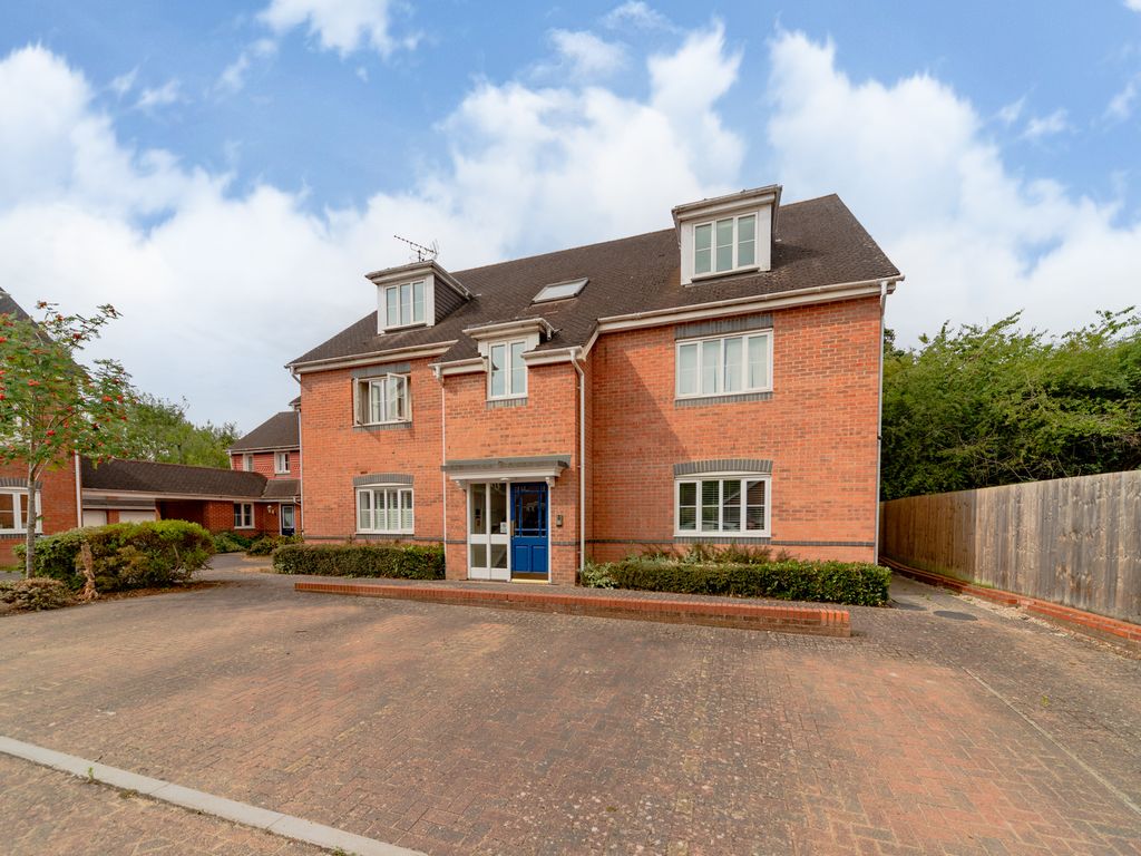 2 bed flat for sale in Marlow Court, All Hallows Road, Caversham RG4