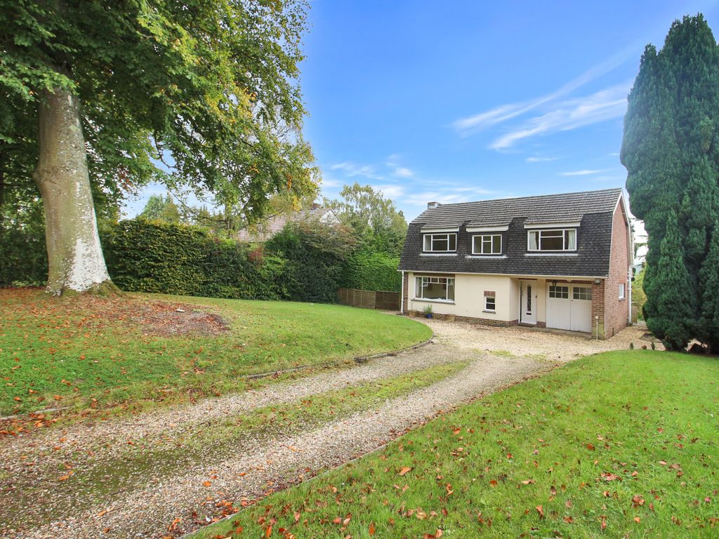 3 bed detached house for sale in Westbury Road, Warminster BA12, £