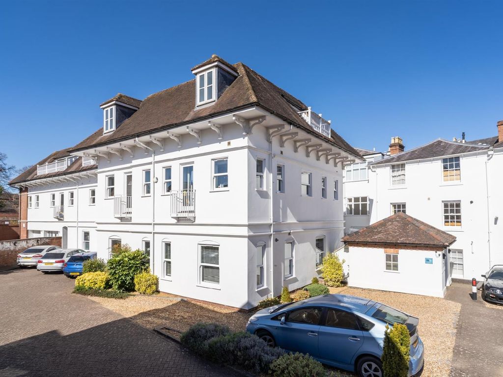 Neville Court, Castle Lane, Warwick CV34  