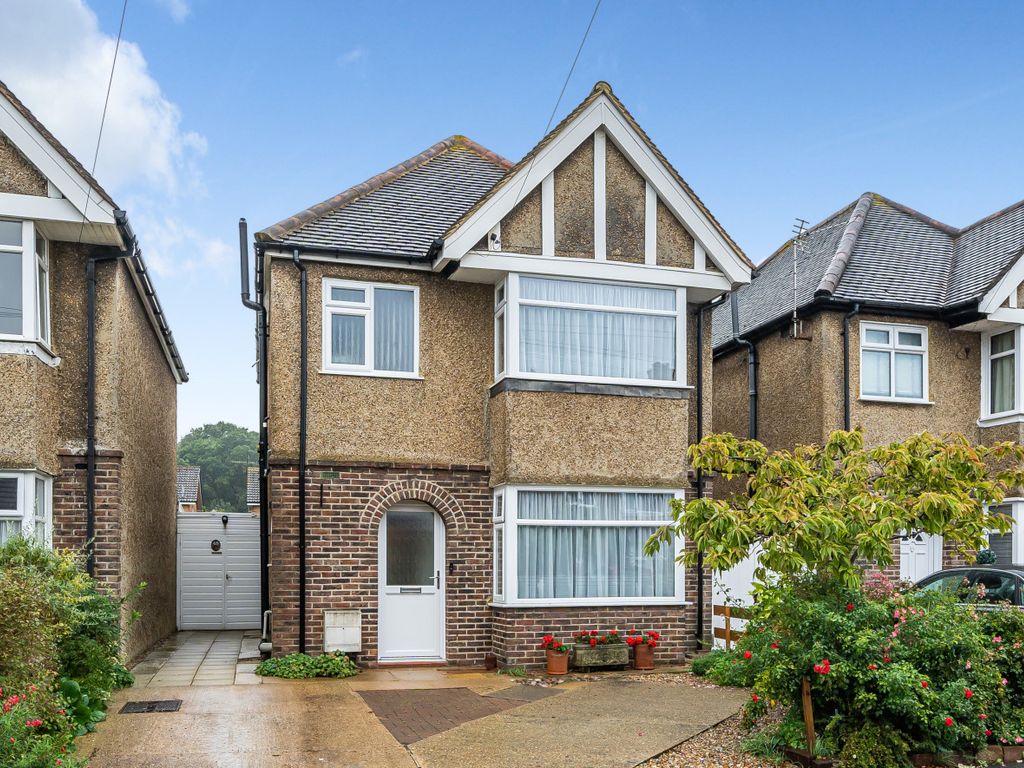3 bed detached house for sale in Beckingham Road, Guildford, Surrey GU2