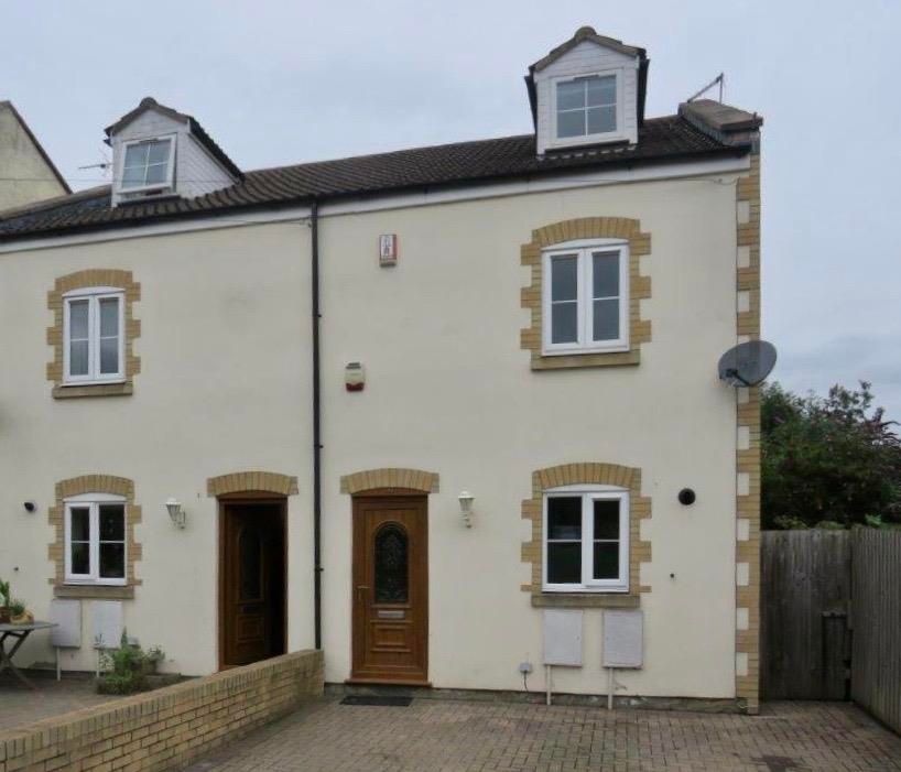 3 bed semidetached house to rent in Small Lane, Stapleton, Bristol