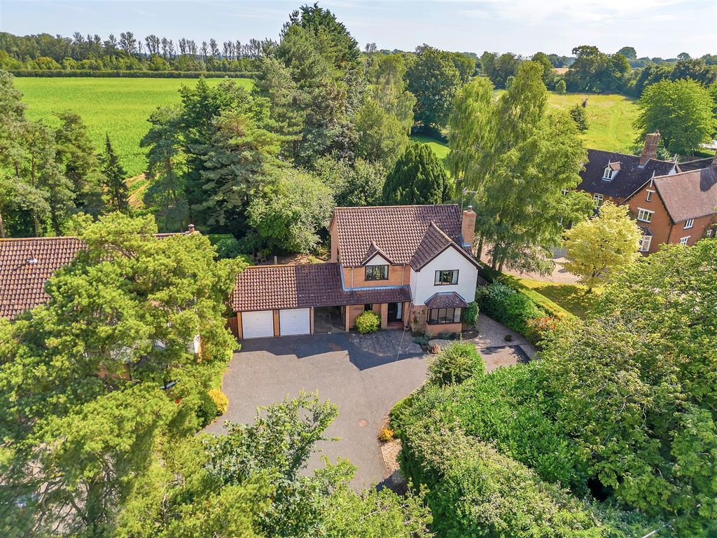 5 bed detached house for sale in Tostock Road, Beyton, Bury St. Edmunds
