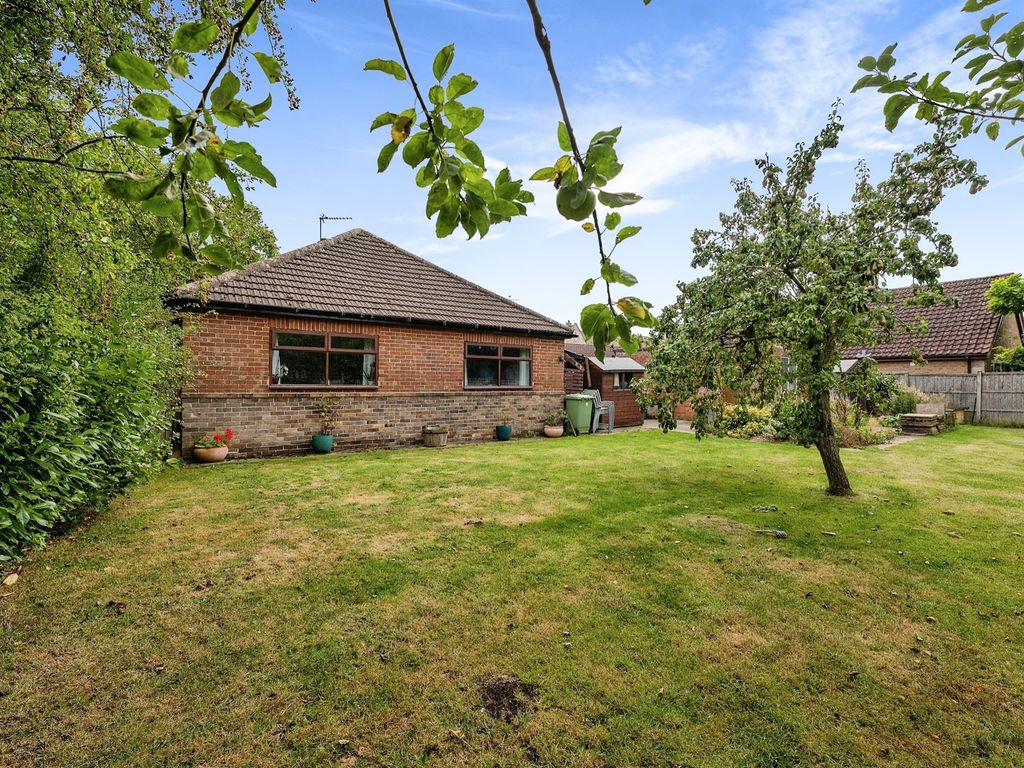 3 bed detached bungalow for sale in Corby Road, Swayfield, Grantham