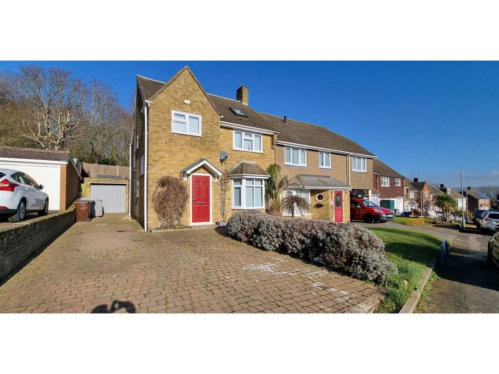 4 bed semidetached house for sale in Blackthorn Drive, Aylesford ME20