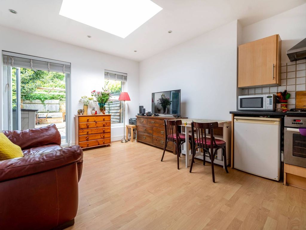 1 bed flat for sale in Grand Drive, Raynes Park, London SW20 Zoopla