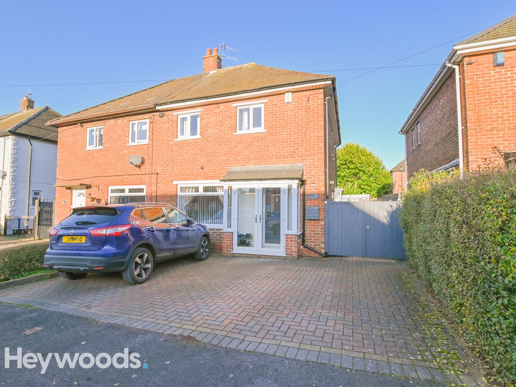 3 bed semidetached house for sale in Beaconsfield Drive, Blurton
