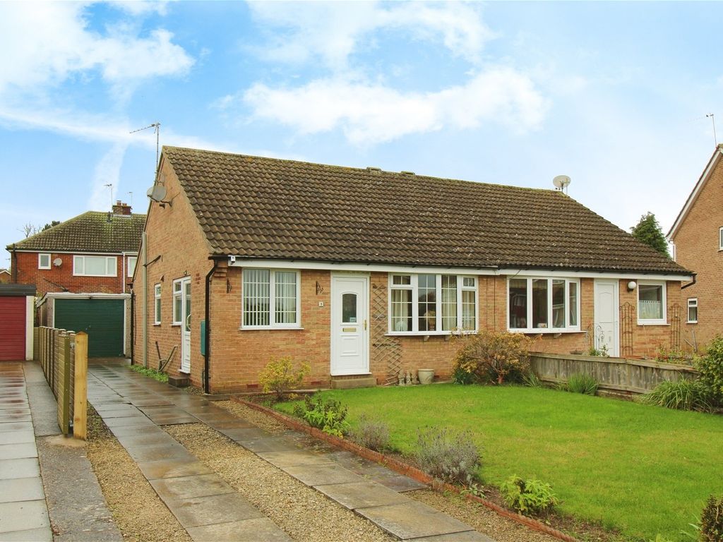 2 bed semidetached bungalow for sale in Park Grove, Brayton YO8, £