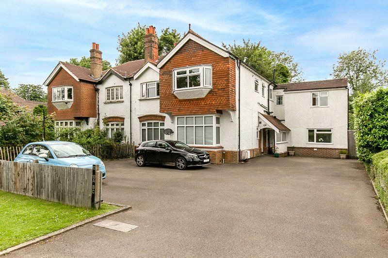 2 bed flat for sale in Queens Park Road, Caterham, Surrey CR3 Zoopla