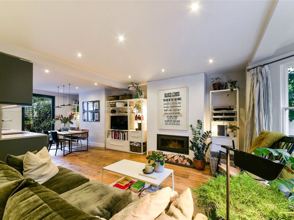 3 bed for sale in Cadogan Terrace, Homerton, London E9, £