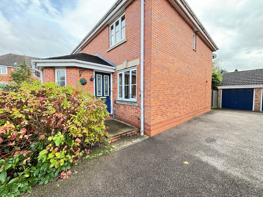 2 bed semidetached house to rent in Coltsfoot Road, Hamilton