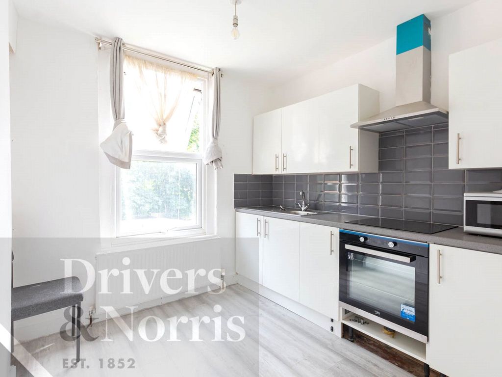 5 bed terraced house to rent in Winchelsea Road, Bruce Grove, London