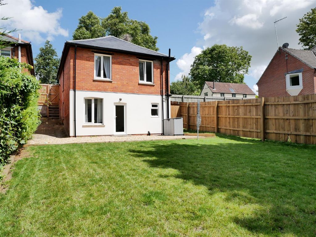 3 bed detached house for sale in Anchor Road, Calne SN11, £350,000 Zoopla