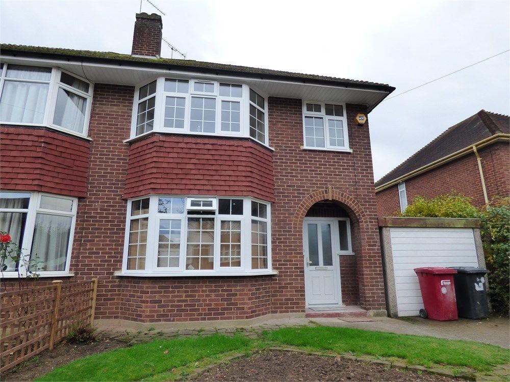 3 bed semidetached house to rent in Marlborough Road, Langley SL3 Zoopla