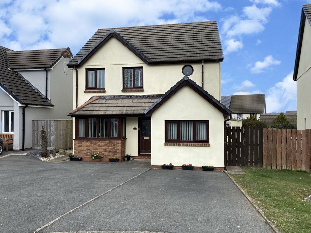 4 bed detached house for sale in Rumsey Drive, Neyland, Milford Haven