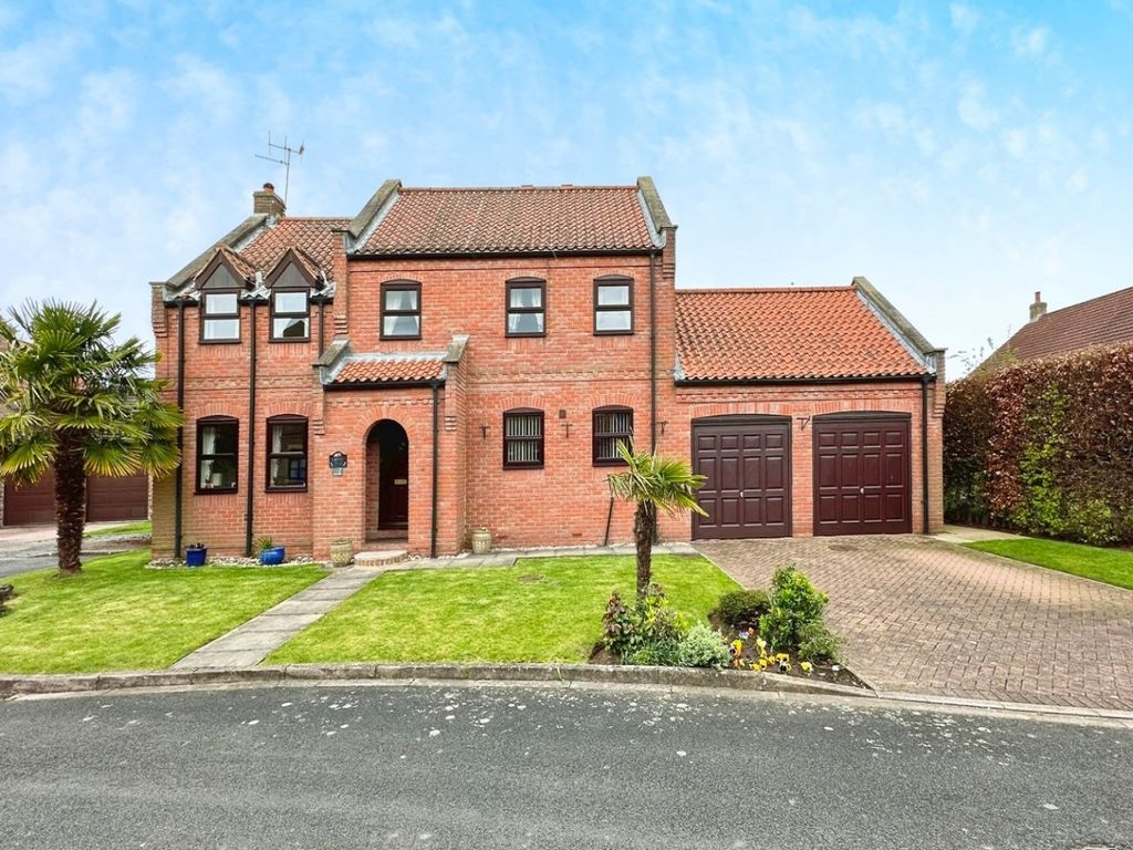 4 bed detached house for sale in Bartons Garth, Selby YO8, £450,000