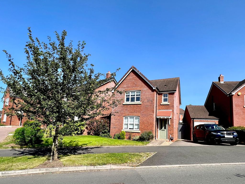 3 bed detached house for sale in Lancaster Way, Whitnash, Leamington