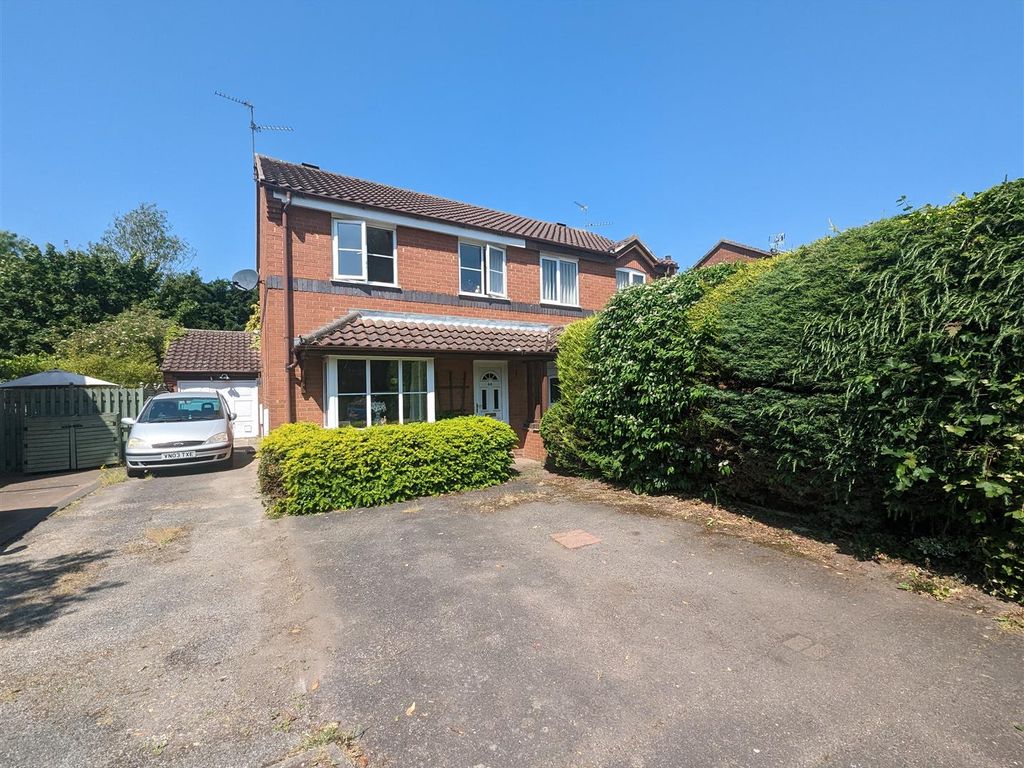 3 bed semidetached house for sale in Catkin Way, New Balderton, Newark
