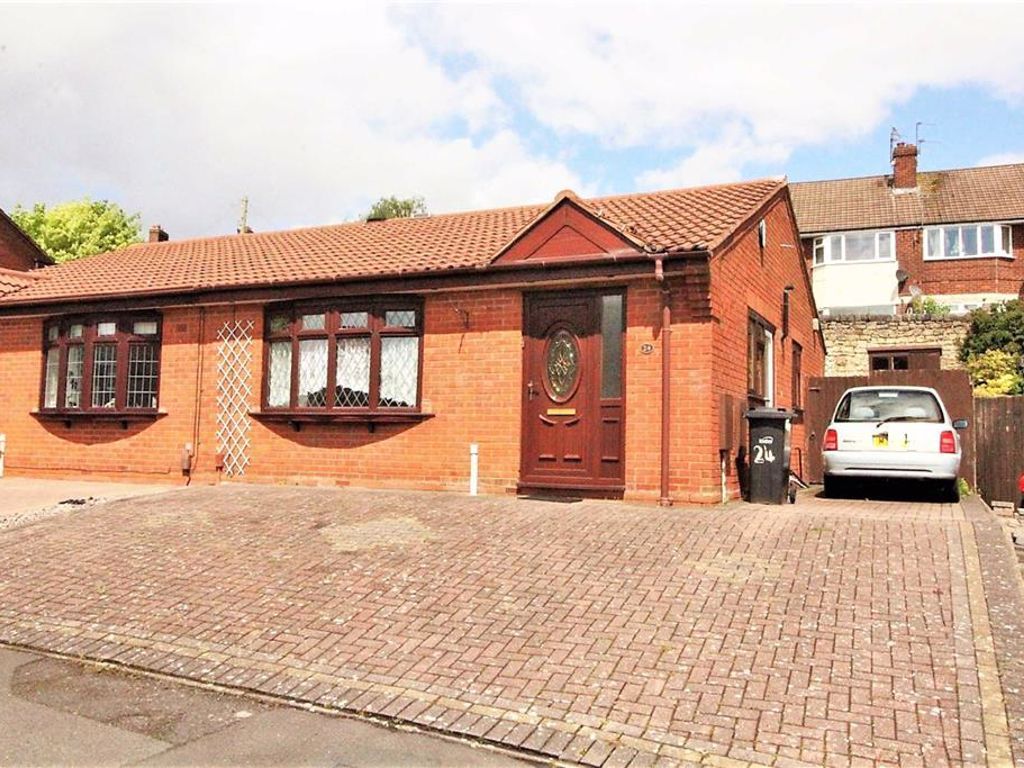 2 bed semidetached bungalow for sale in Harvest Close, Upper Gornal