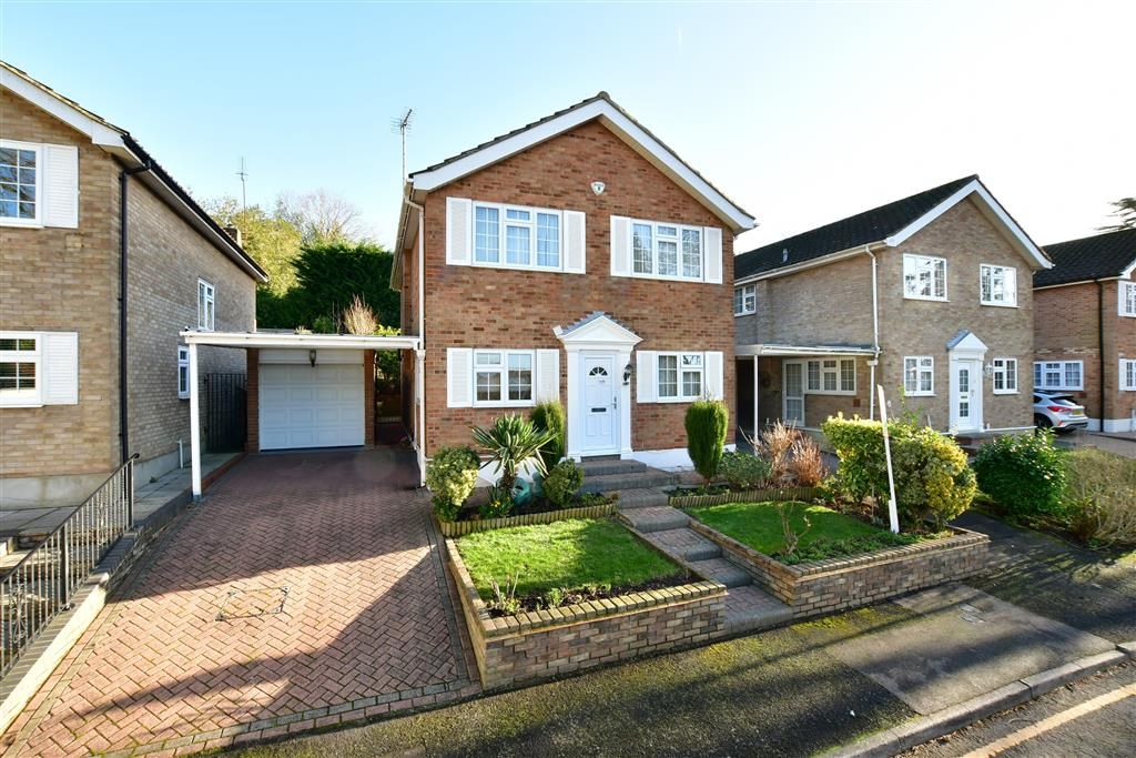 4 bed detached house for sale in Shenfield Place, Shenfield, Brentwood