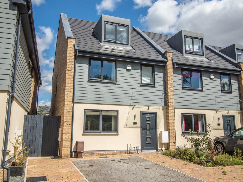 3 bed end terrace house to rent in Cedar Close, Linton, Cambridge CB21