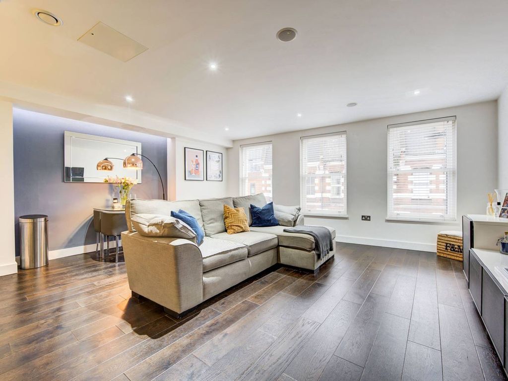1 bed flat for sale in Ariana Apartments, Fulham, London SW6, £575,000