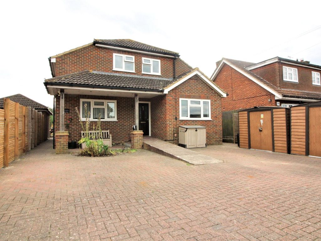 5 bed detached house to rent in Buttway Lane, Cliffe, Rochester, Kent