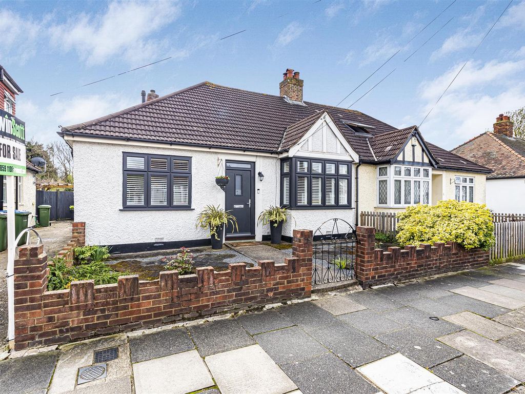 3 bed semidetached bungalow for sale in Blanmerle Road, New Eltham